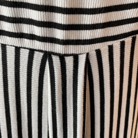 Anthropologie W5 cold shoulder women’s top. Striped High low pleat back Size L - Picture 5 of 11